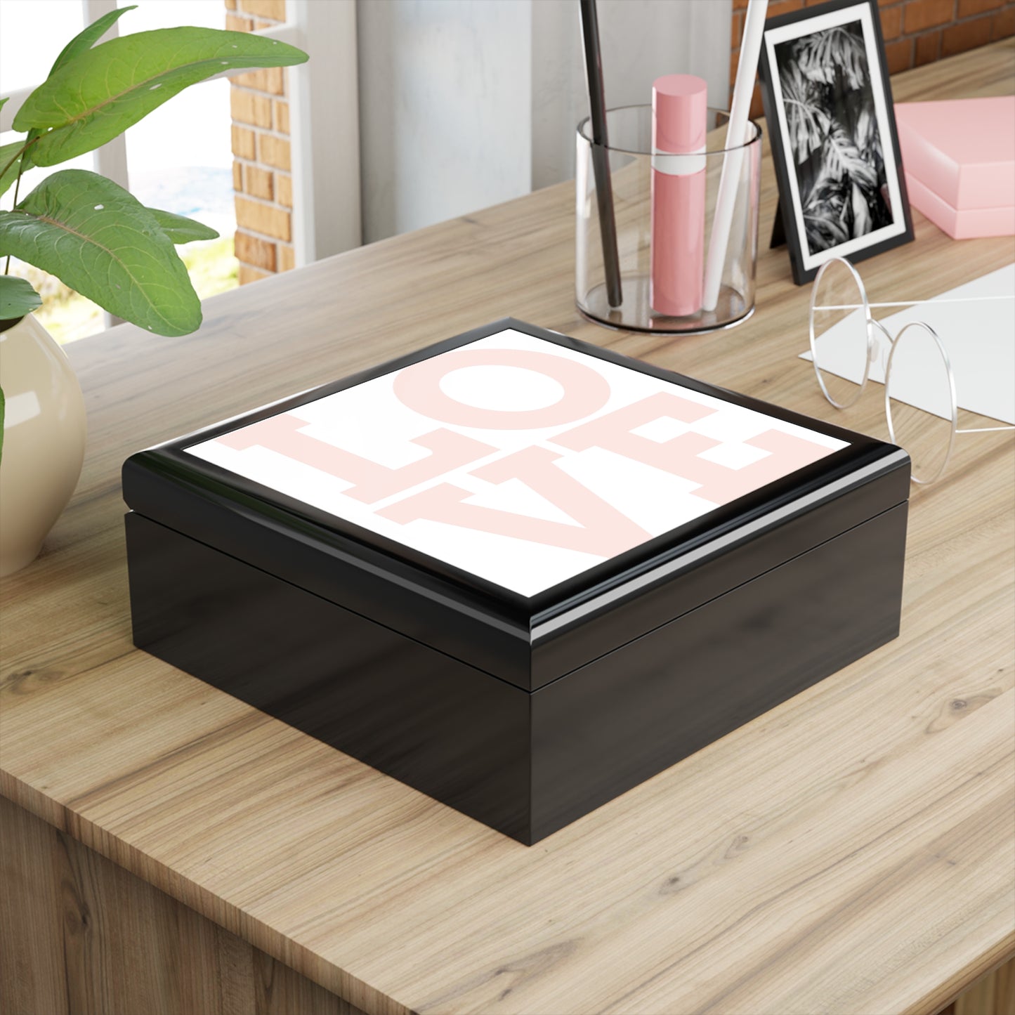 Stylish Love Jewelry Box – Elegant Storage for Precious Memories